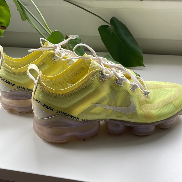 Neon Nike Vapor Max shoes - Picture 1 of 4